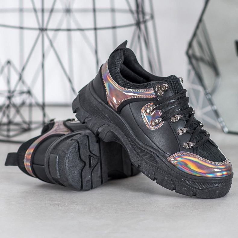 Weide Schwarze Schuhe mit Holo-Effekt 1