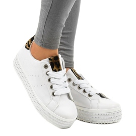 Weiße Sneaker mit Leopardenprint auf der M-071-Plattform 1