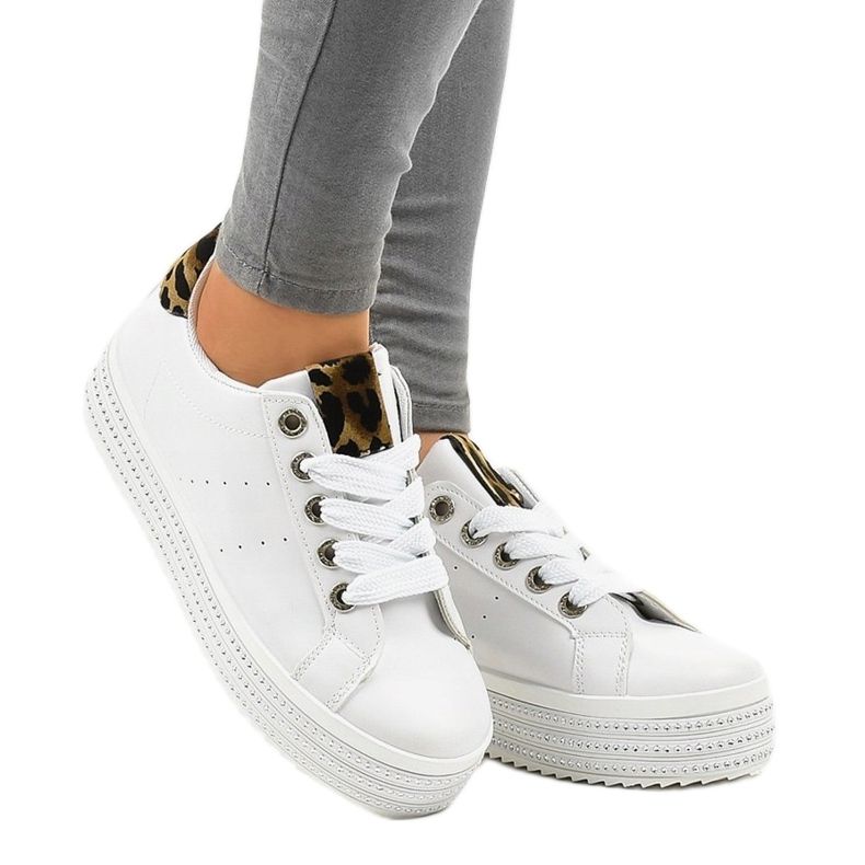 Weiße Sneaker mit Leopardenprint auf der M-071-Plattform 1
