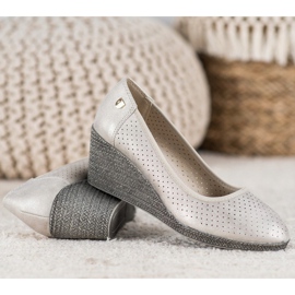 Leichte Keilpumpen beige 2