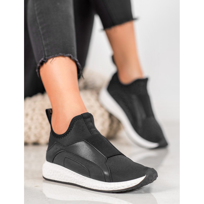 Bona Schwarze Schuhe auf der Plattform 1