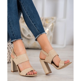 Small Swan Sandalen mit Muster braun 2