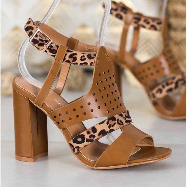 Small Swan Durchbrochene Sandalen mit Leopardenmuster braun 1