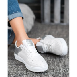 SHELOVET Stylische Schuhe auf der Plattform weiß grau 1