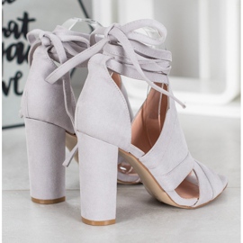 Seastar Gebundene Sandalen an einer Bar grau 1