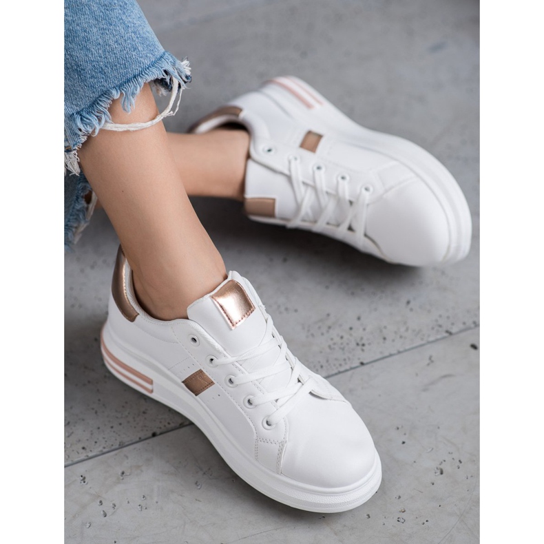 SHELOVET Sportschuhe mit goldenen Einsätzen weiß 1