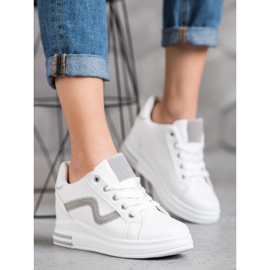 SHELOVET Sportschuhe mit verstecktem Keil weiß 2