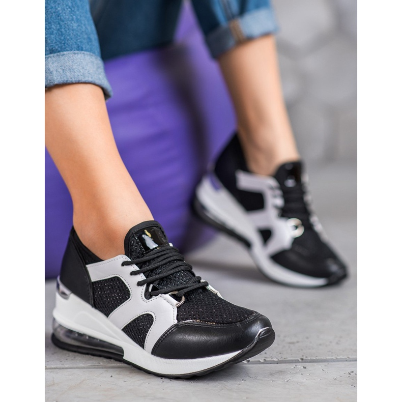 Weide Schwarze Sportschuhe mit Glitzer 1