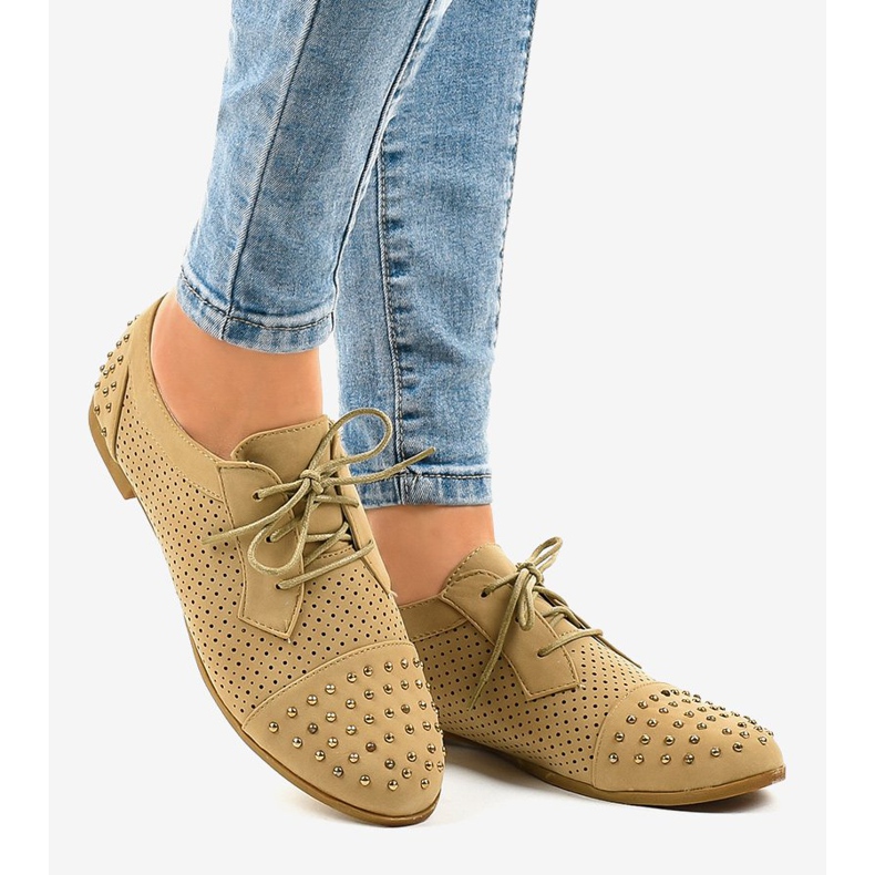 Beige durchbrochene Schuhe mit Nieten MJ1125 2