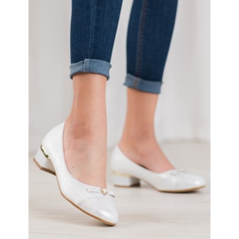 SHELOVET Elegante Pumps mit Perle weiß grau 2