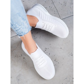 SHELOVET Weiße Textilschuhe auf der Plattform 1