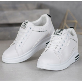 SHELOVET Weiße Schuhe mit verstecktem Keil 1