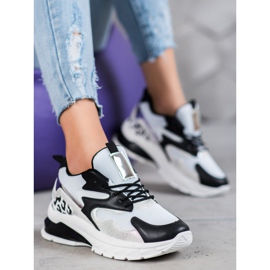 Ideal Shoes Sneakers mit schwarzen Einsätzen weiß 1