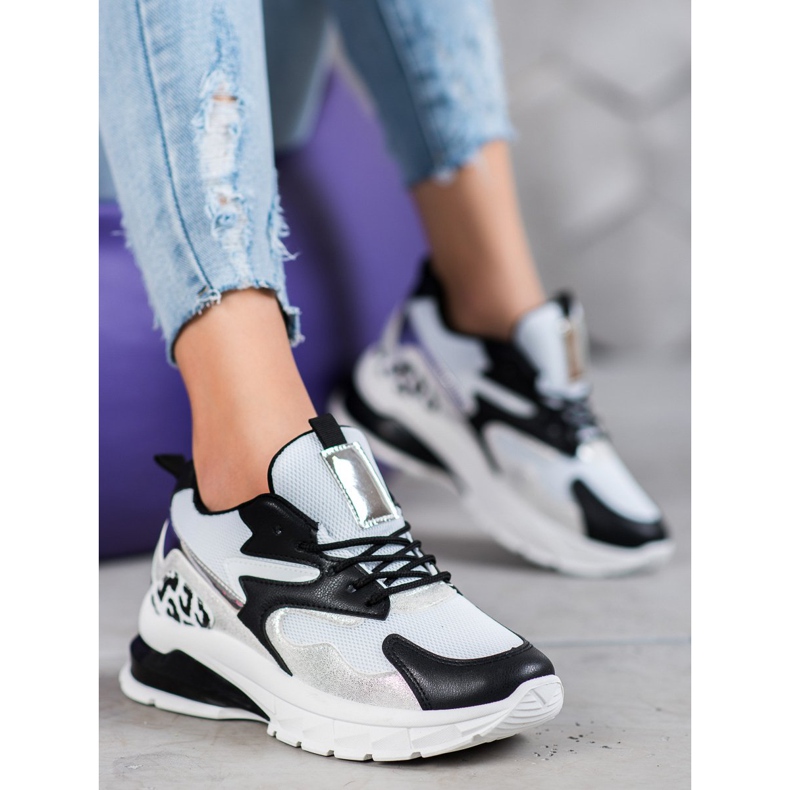 Ideal Shoes Sneakers mit schwarzen Einsätzen weiß 1