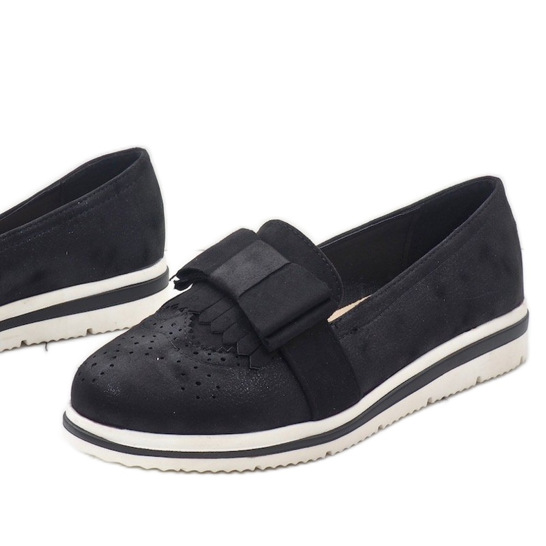 Schwarze matte Schuhe auf dem Keil YT-8 1