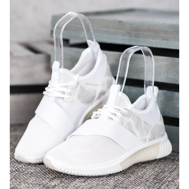 SHELOVET Sportschuhe mit Gummizug weiß 1