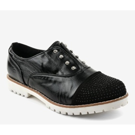 Schwarze Slipper mit GF-FD9 Nieten 1