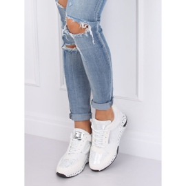 Weiße Sportschuhe auf dem Keilabsatz C131 Blanco 1