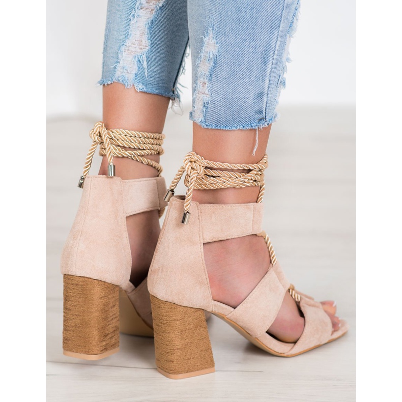 Seastar Gebundene Sandalen an einer Bar braun 1