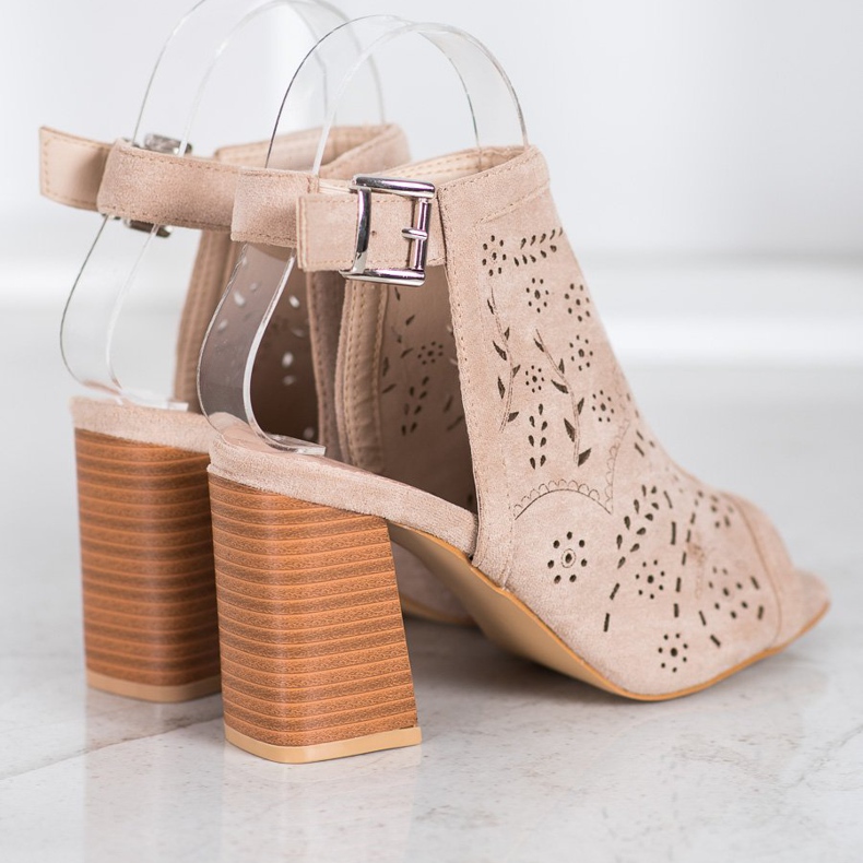 Mannika Aufgebaute durchbrochene Sandalen braun 1