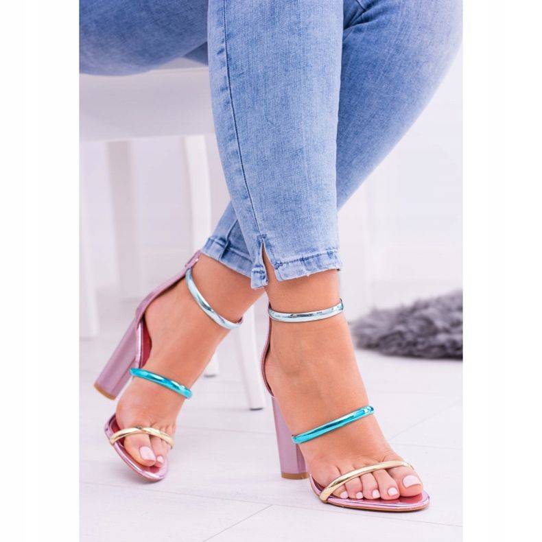 Lu Boo Golden Rose Sandalen auf Lissa Bar rosa 2