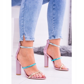 Lu Boo Golden Rose Sandalen auf Lissa Bar rosa 1