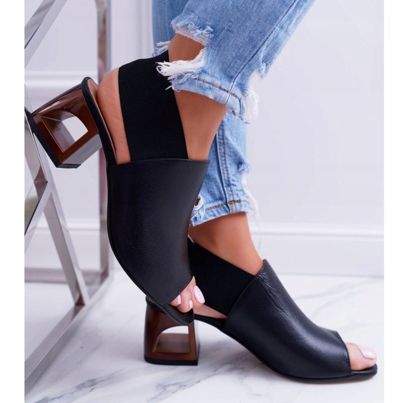 Sandalen auf einer Bar Laura Messi 1919 Leder Schwarz Grehno 2