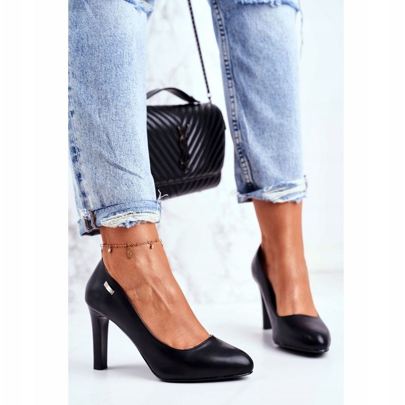 Schwarze Damen Pumps Matt Sergio Leone auf einem Campbell Post 1