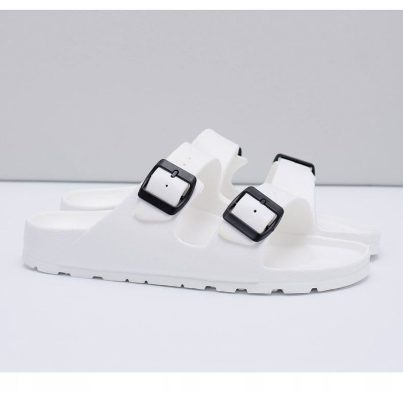 Flameshoes Hausschuhe für Herren in Weiß 1