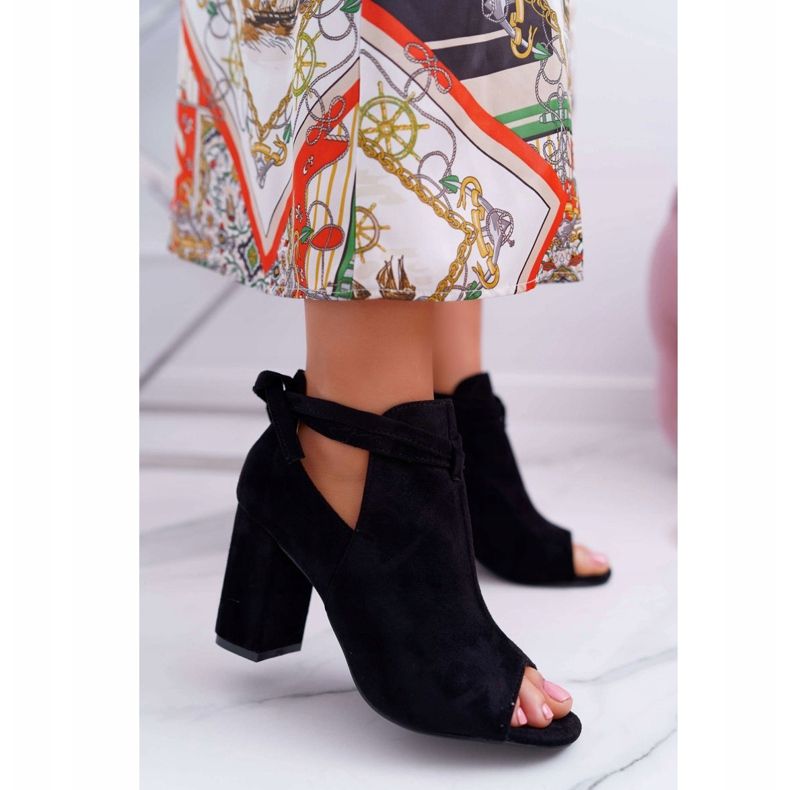 Vinceza Schwarze Booties Sandalen auf einer Bar Offene Zehen Grau 1