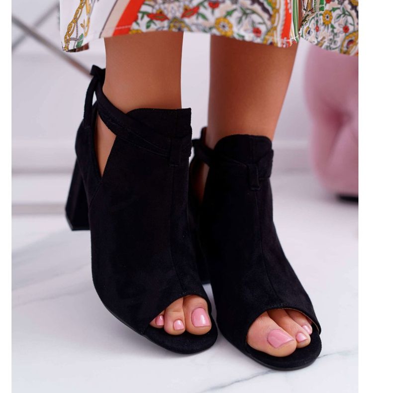 Vinceza Schwarze Booties Sandalen auf einer Bar Offene Zehen Grau 2