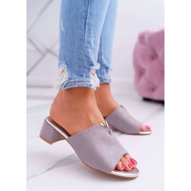 Vinceza Klassische elegante Hausschuhe für Damen auf einem Block Grau Demea 2