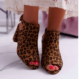 BUGO Damensandalen auf hohem Absatz mit Peep Toe Leopard Esta Shank braun 2
