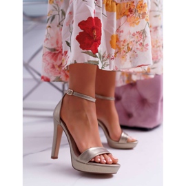 Moow Damen Sandalen mit hohem Absatz Gold Ellania Platform golden 1