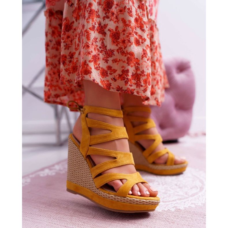 FE1 Damensandalen mit Keilabsatz, gelber String, Liluena 1