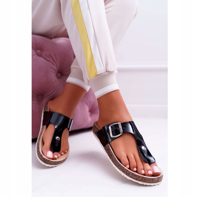 SEA Damenhausschuhe Flip-Flops auf schwarz lackierter schwarzer Palette 1