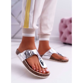 SEA Damen Hausschuhe Flip-Flops auf Korken, Lackierte Silberpalette grau 2