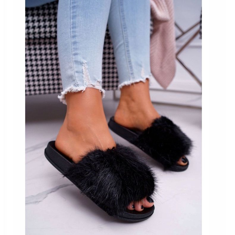 Damenflip Flops mit schwarzem Fell 1