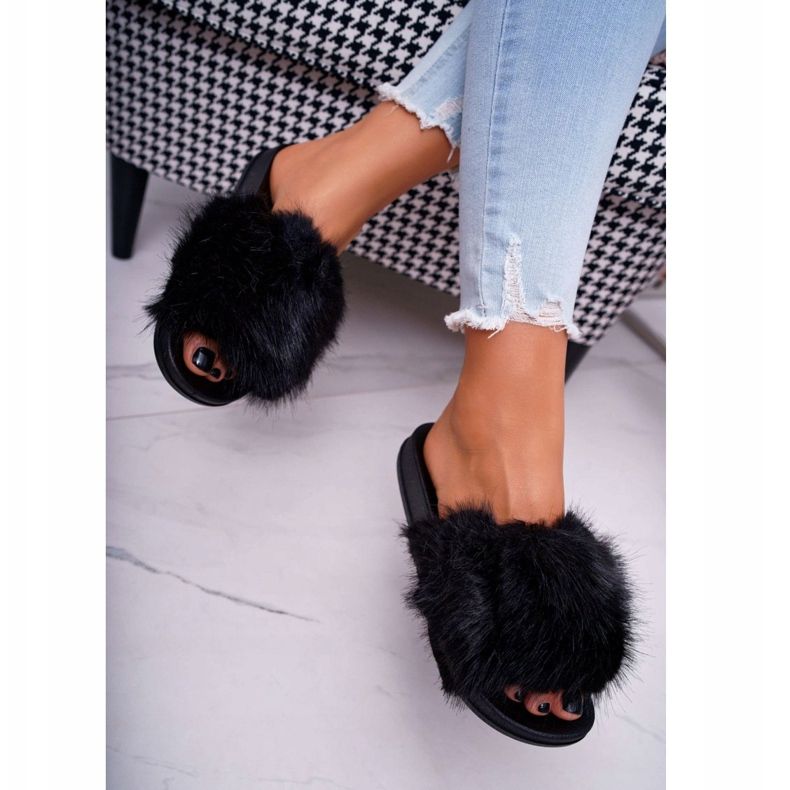 Damenflip Flops mit schwarzem Fell 2