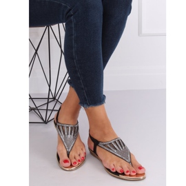 Flip-Flops verziert mit schwarzem M03 Black 1