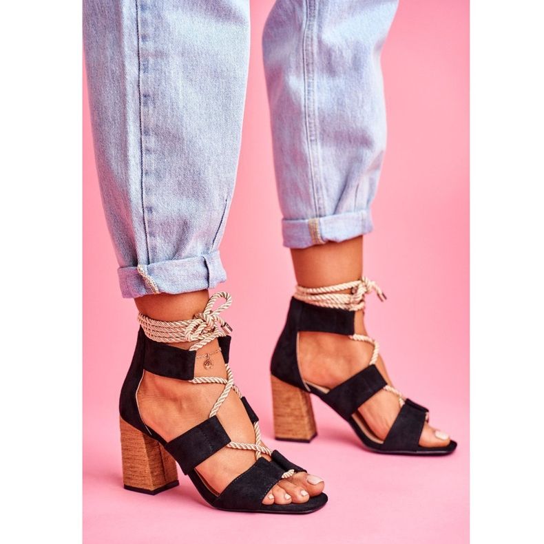 SEA Damen Sandalen auf einem Absatz gebunden Wildleder Schwarz Amore 1