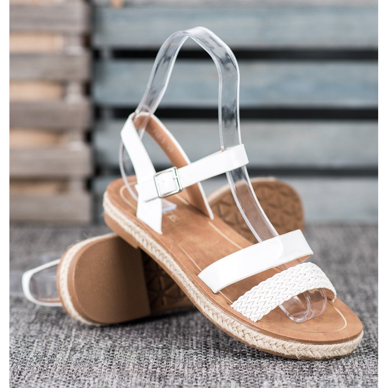 SHELOVET Geflochtene Sandalen aus Öko-Leder weiß 1