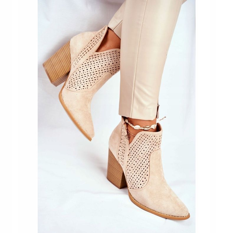 MSMG Damenstiefel mit Absatz Wildleder durchbrochene hellbeige Farbtöne 1