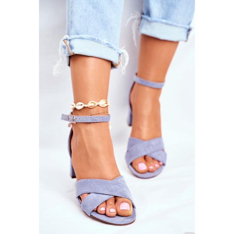 SEA Wildledersandalen auf einer Bar Blue Nela blau 1