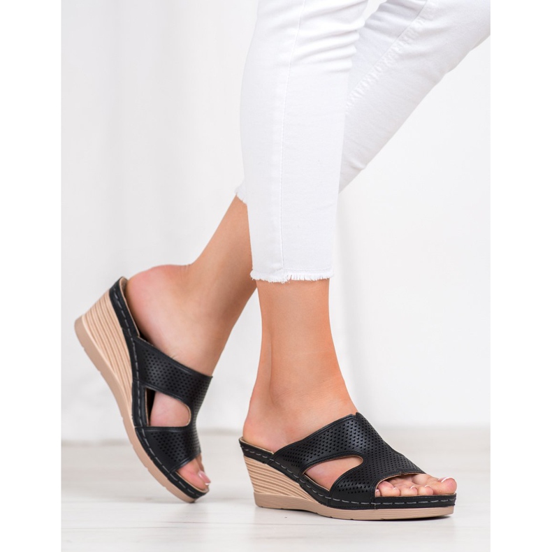 GOLL Leichte Keilpantoffeln schwarz 1