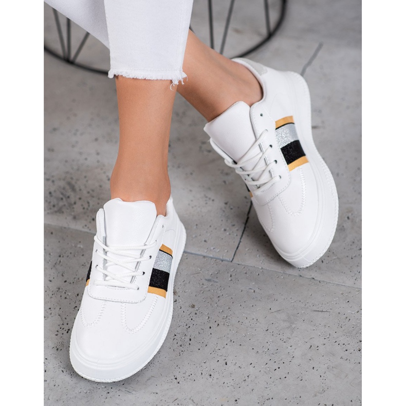 Small Swan Modische Sportschuhe weiß 1