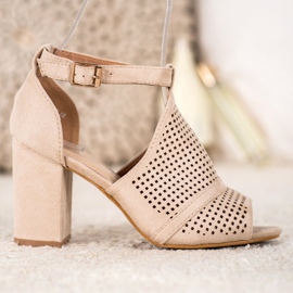 Small Swan Elegante durchbrochene Sandalen beige 1