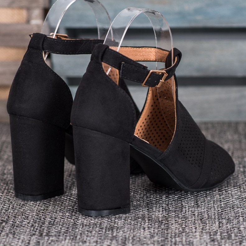 Small Swan Elegante durchbrochene Sandalen schwarz 1