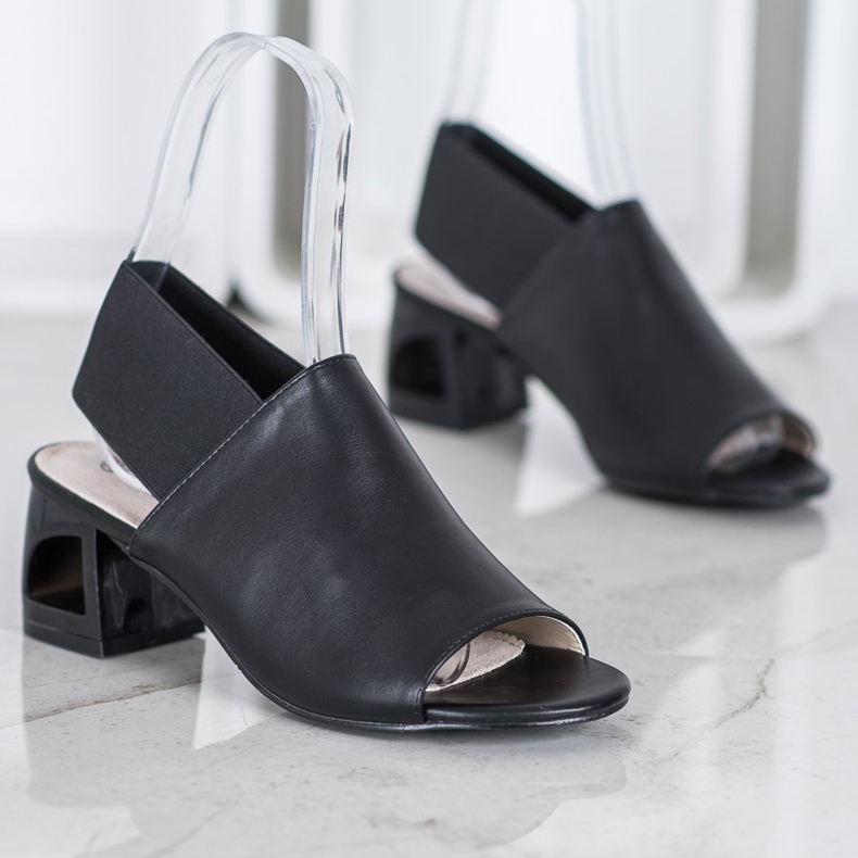 Goodin Slip-on-Schuhe auf einem Pfosten schwarz 1