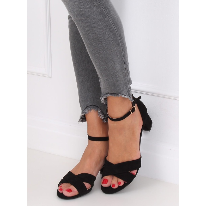 Schwarze Sandalen mit hohen Absätzen F189P Schwarz 2